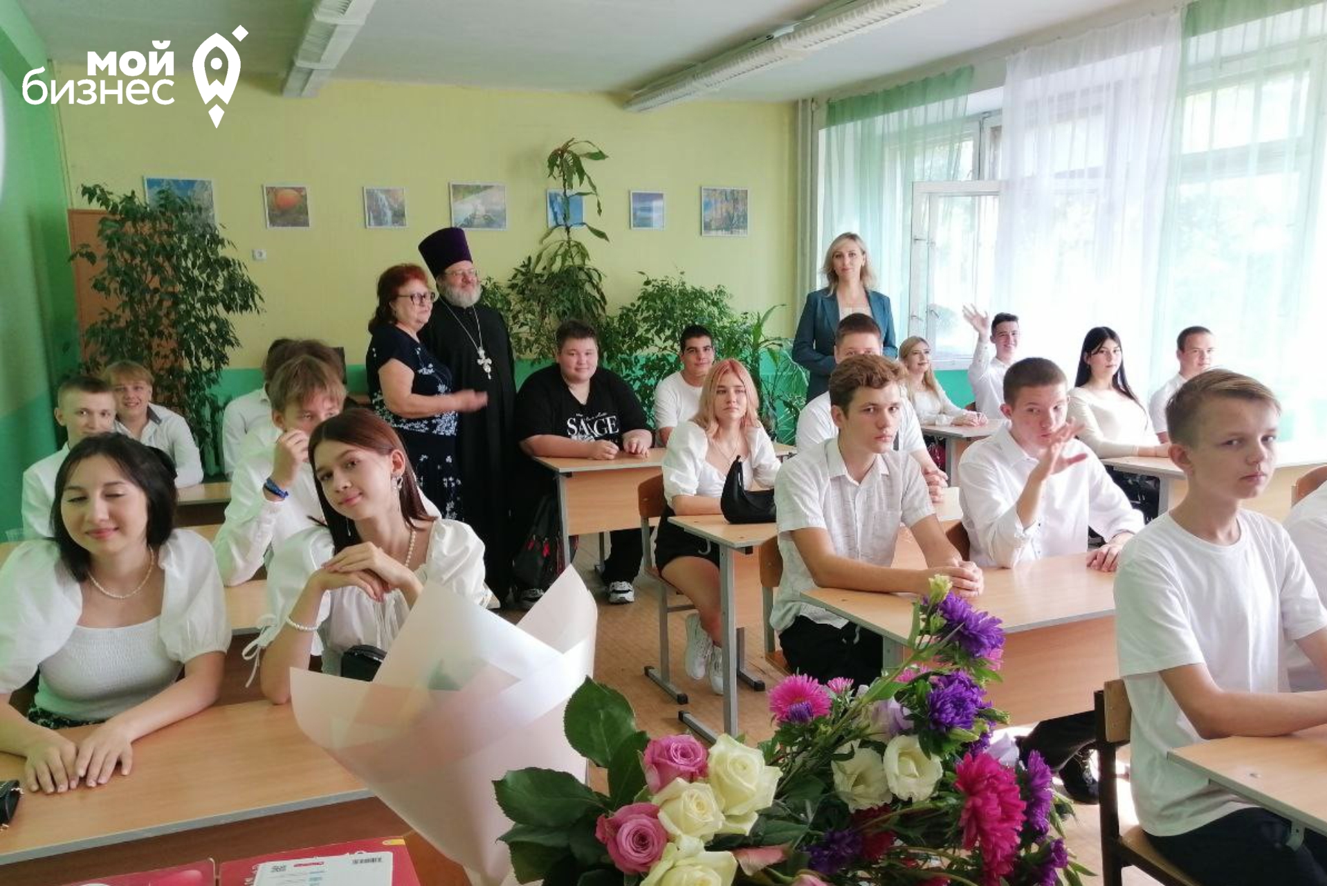 Анна Писемская и Галина Быкадорова поздравили школьников с началом учебного года